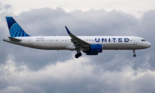 United Airlines flight attendants ratify new contract with 31% raises