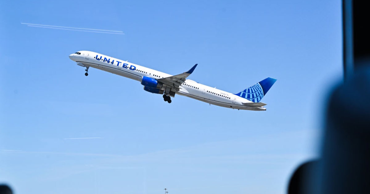 Unruly passenger met by law enforcement after United flight diverted to Dulles, officials say