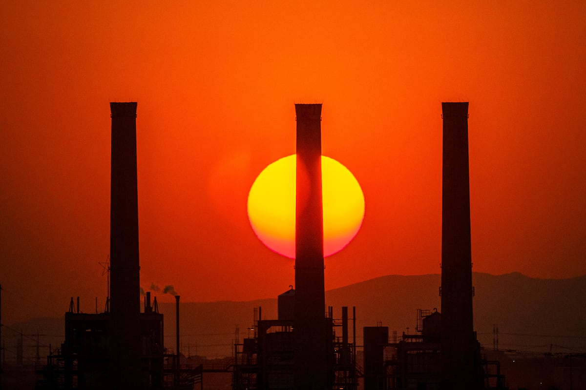 Utah’s data center could create a massive heat island that could devastate the Great Salt Lake, scientists say