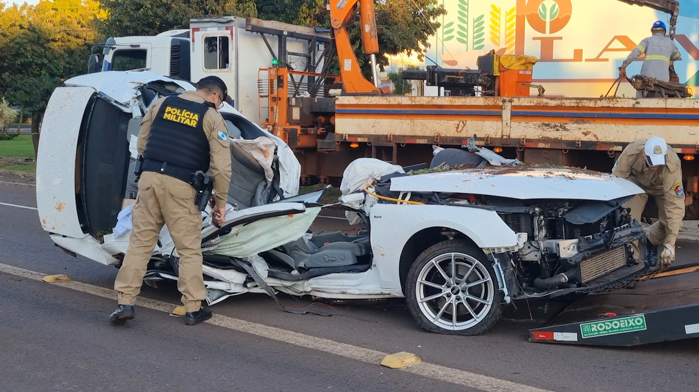 Veja como ficou Audi A4 após acidente fatal que resultou em duas mortes em Cascavel