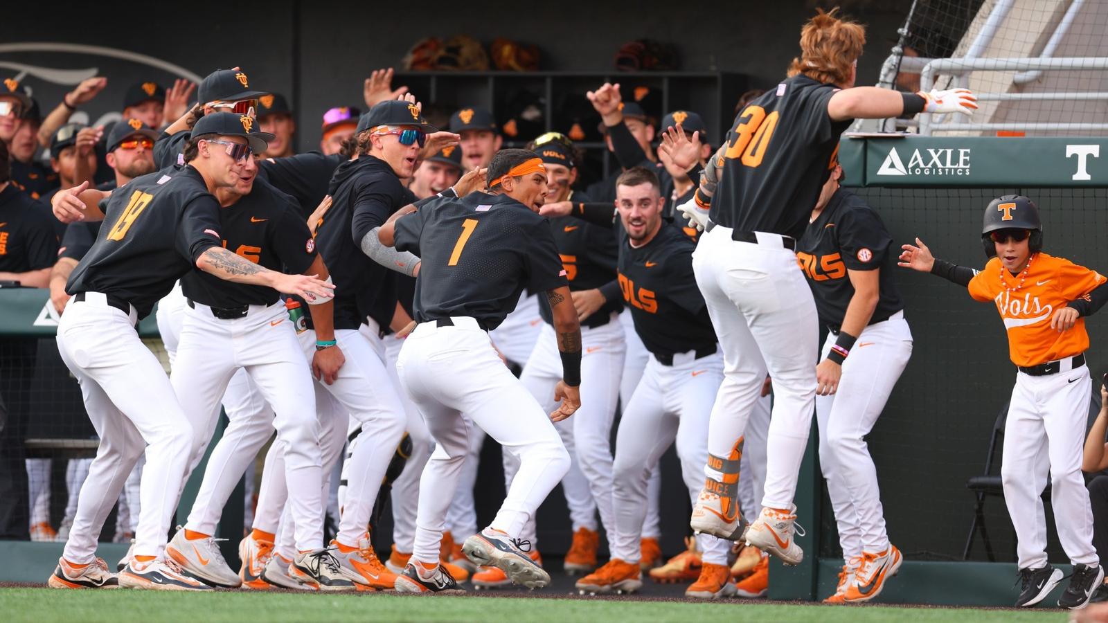 Vols Put on Offensive Display, Clinch Series with 14-9 Win Over #3/4 Longhorns