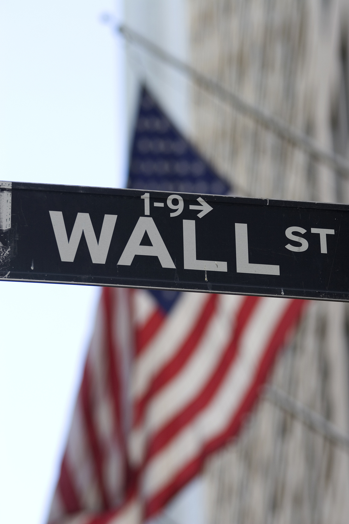 Wall Street Targets the Trillion-Dollar Stablecoin Reserve Market as Multiple Giants Make Strategic Moves in the Same Week
