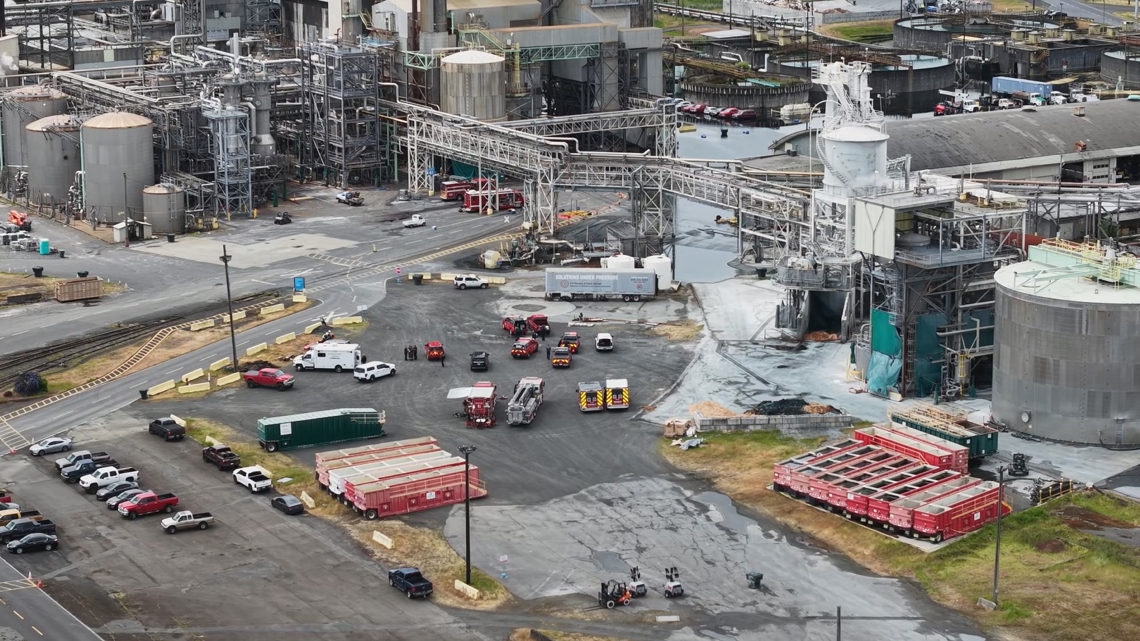What is white liquor, the caustic chemical involved in the Longview paper mill disaster?