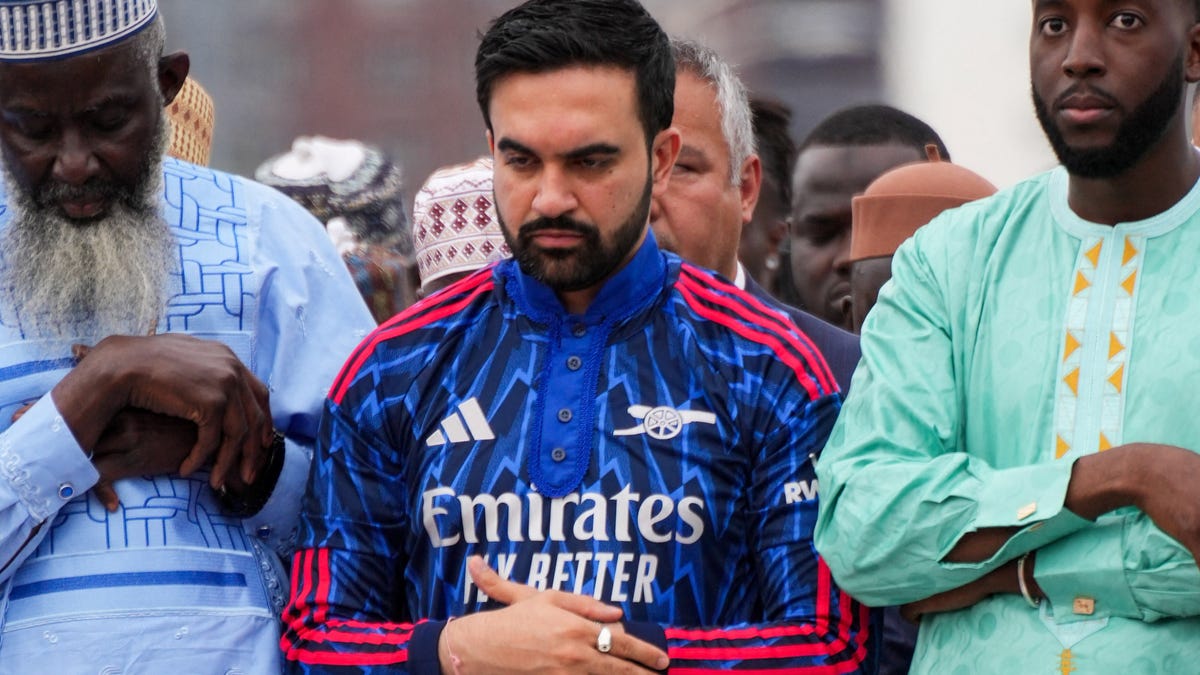 Zohran Mamdani rocks Arsenal thobe for Eid event in New York