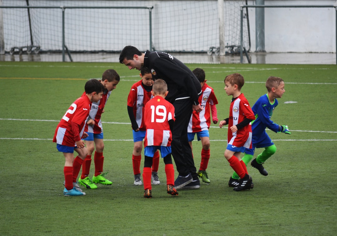 Como ele ajusta o plano tático semana a semana: rotação, funções e gestão de comportamento — soccer coach