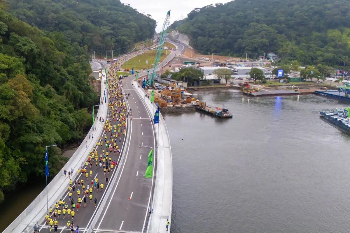 milhares de atletas cruzam a nova Ponte de Guaratuba