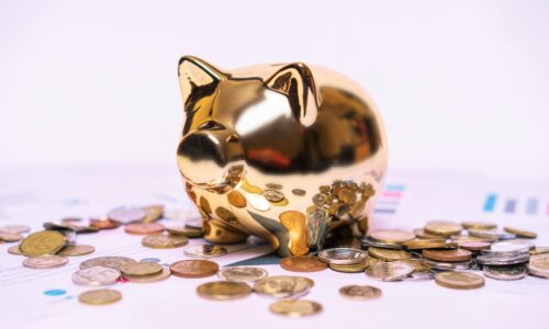 Entenda melhor como separar seus ganhos e gastos da pessoa física e da jurídica para ter uma vida financeira mais organizada.
