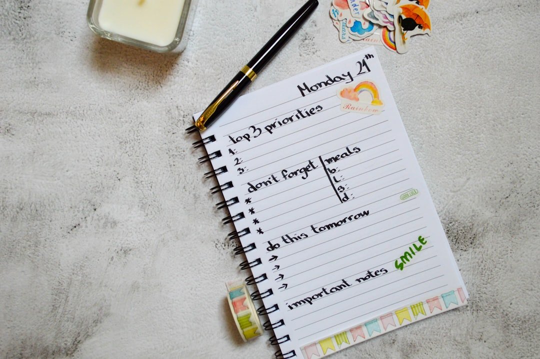 Como aplicar: mecanismo de foco, constância e bem-estar na rotina — notebook habit tracker