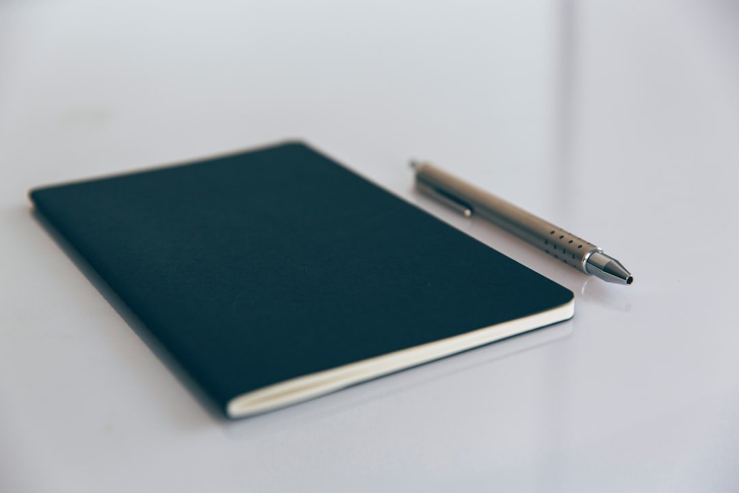 Protocolos conhecidos que se encaixam em rotinas (16:8, 5:2 e variações) — notebook habit tracker