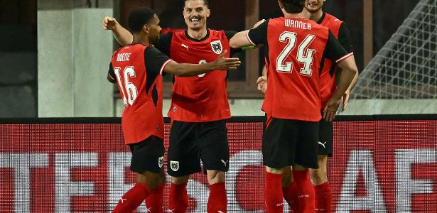 Áustria bate Tunísia com um a menos em jogo pré-Copa e segue invicta