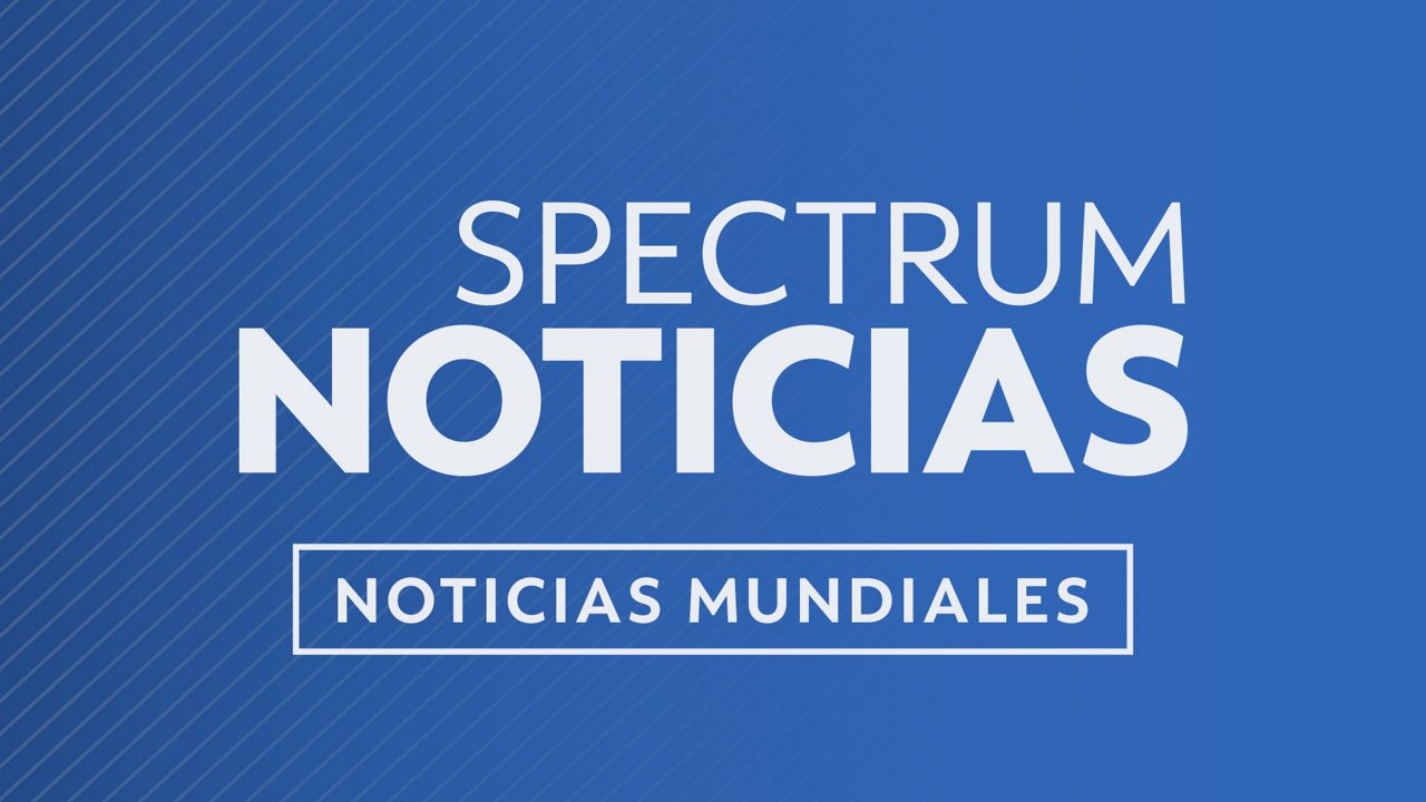 Decenas de miles marchan en apoyo al líder opositor depuesto de Turquía