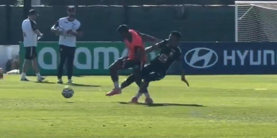 Endrick sofre entrada dura de Casemiro no segundo dia de treinos da seleção brasileira para Copa do Mundo de 2026