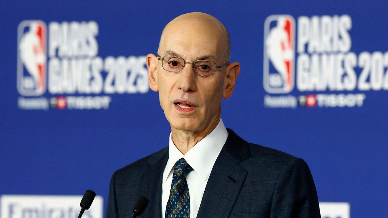 Michael Jordan and Adam Silver both failed to convince James Dolan to end Charles Oakley ban from MSG