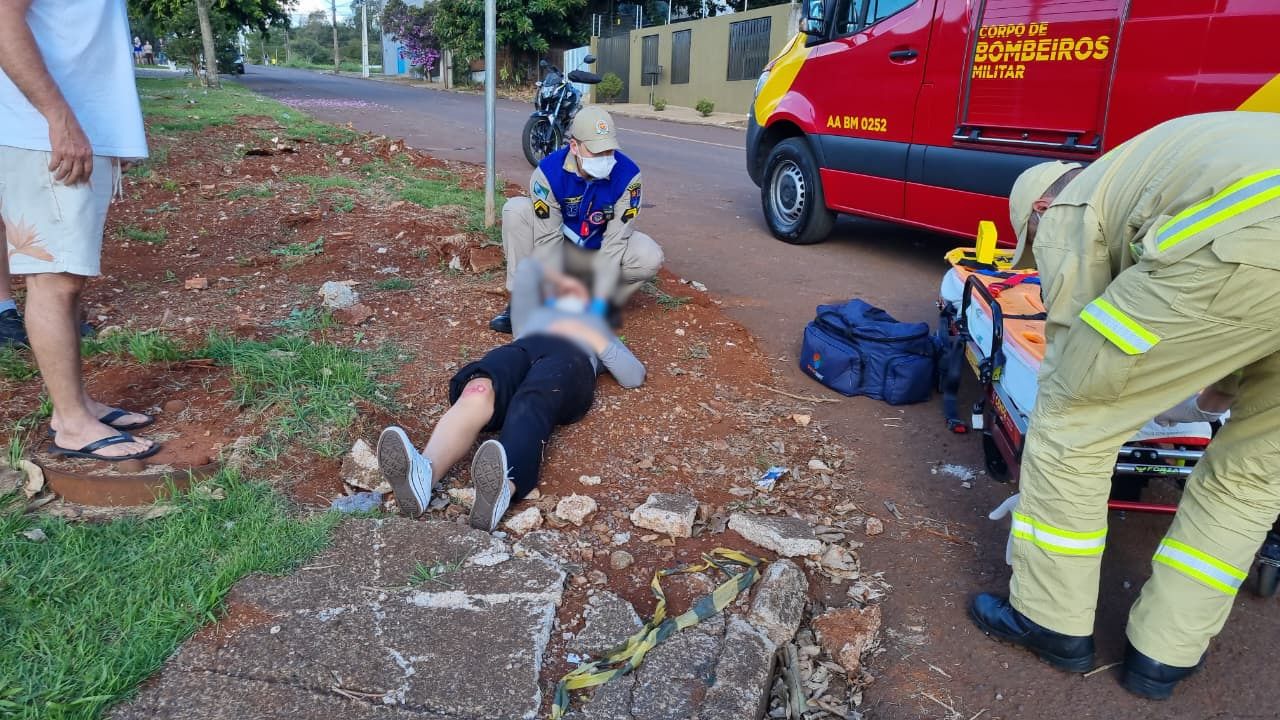Mulher fica ferida após colisão entre Sandero e Honda Biz no Bairro Santo Onofre