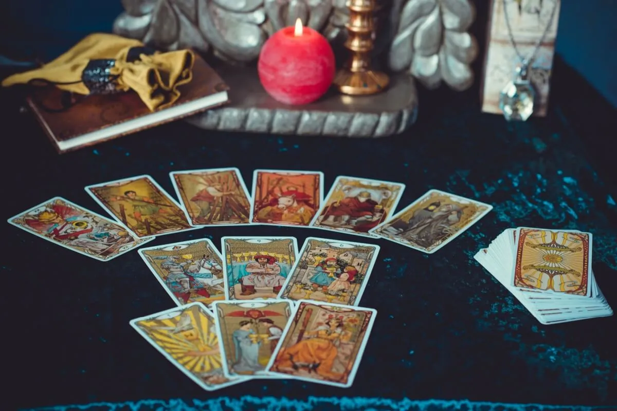 Tarot do dia: previsão para os 12 signos em 06/06/2026