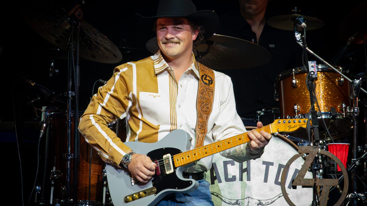 Zach Top bringing 'Cold Beer & Country Music' tour to Milwaukee